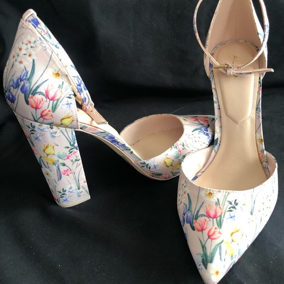 Women Shoes - Picture 5 of 5